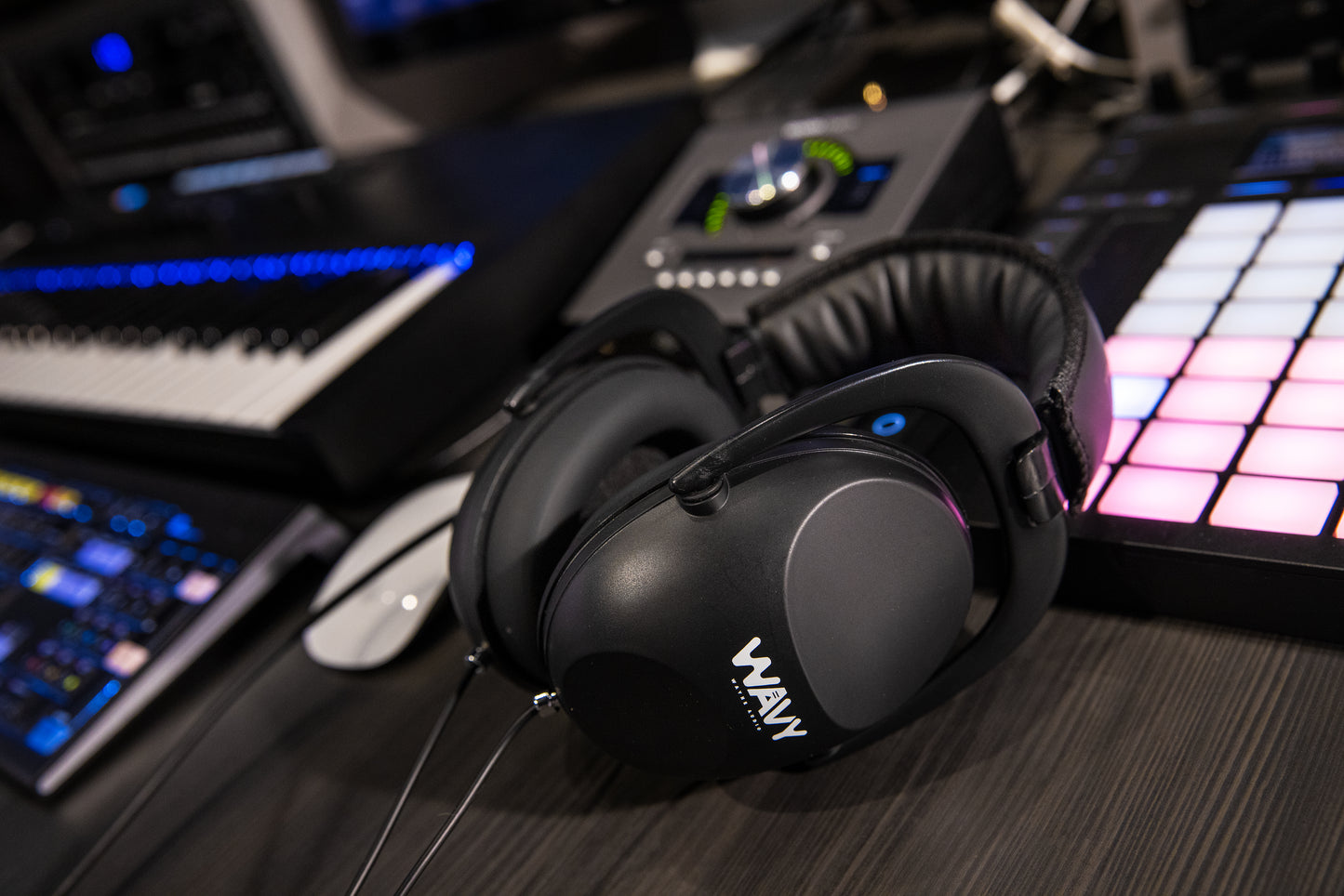 Wavy Pro Audio Wavy 1 Isolating Closed-back Studio Headphones Wavy Pro Audio