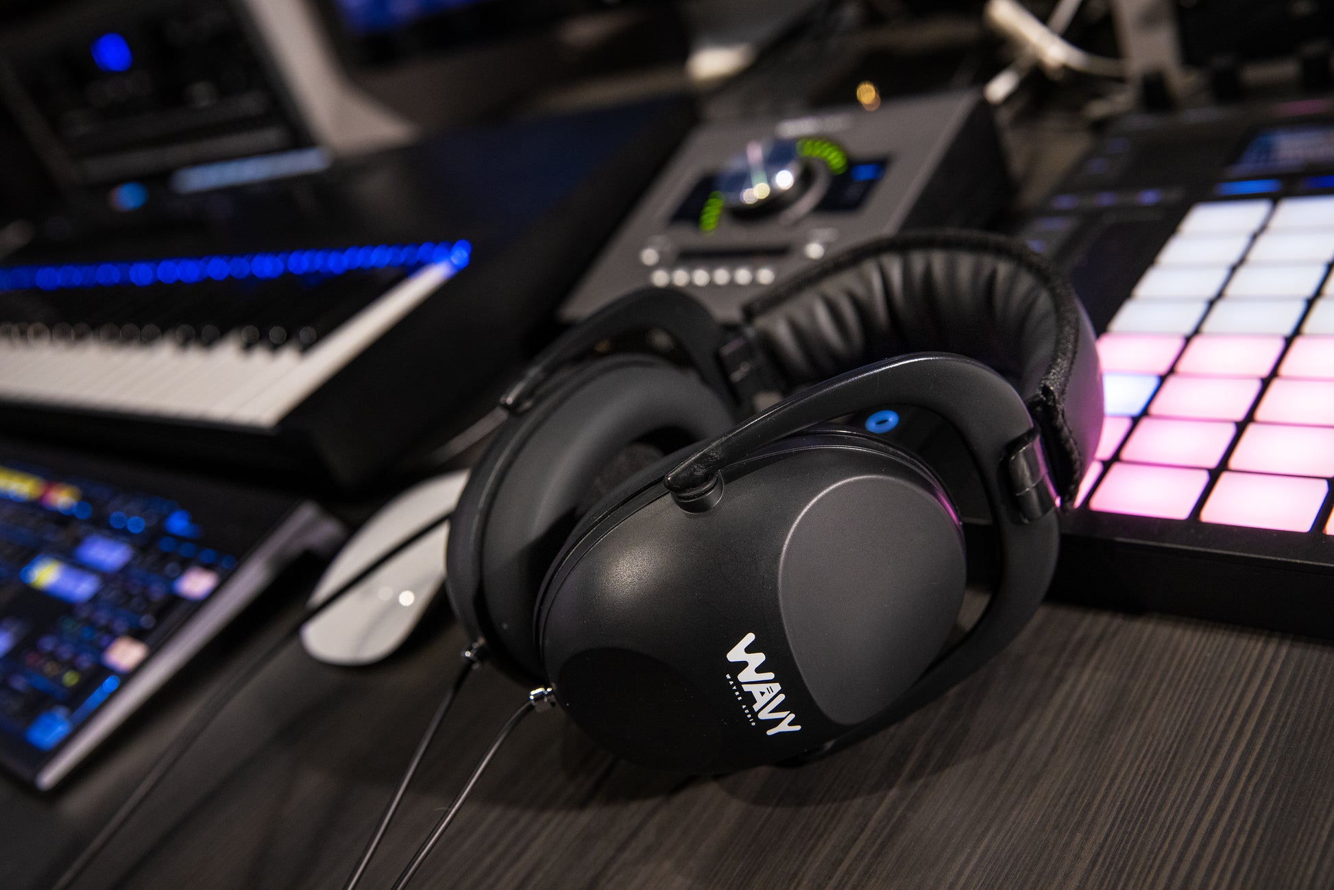 Wavy Pro Audio Wavy 1 Isolating Closed-back Studio Headphones Wavy Pro Audio